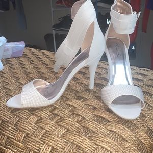 NWOT Qupid ankle wrap heels